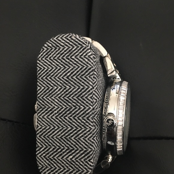 Micheal Kors Skylar Watch NWOT - Picture 4 of 4